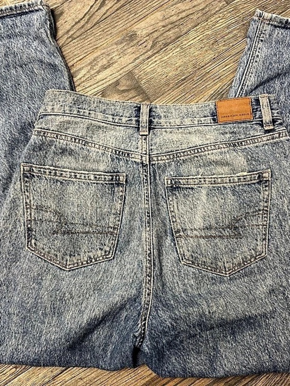 American Eagle Relaxed Mom Jean Distressed Blue Jeans Size 4